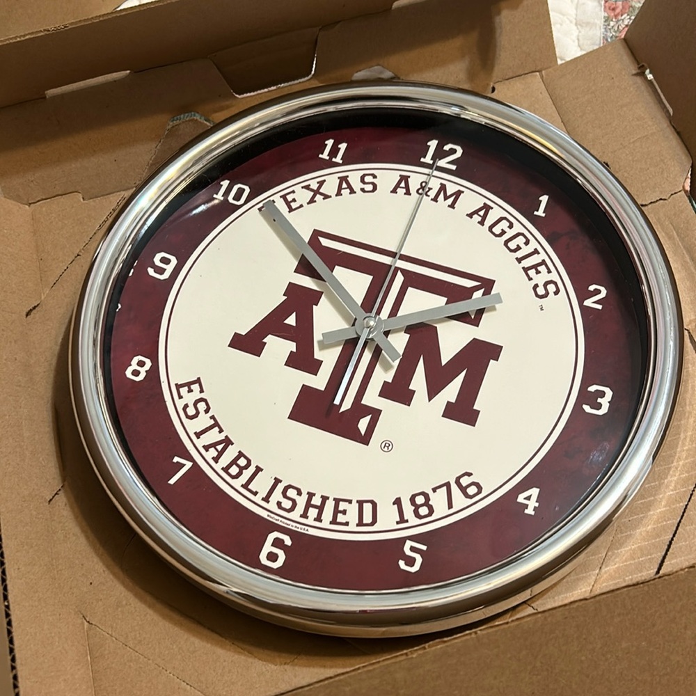 NIB Texas A&M battery operated clock